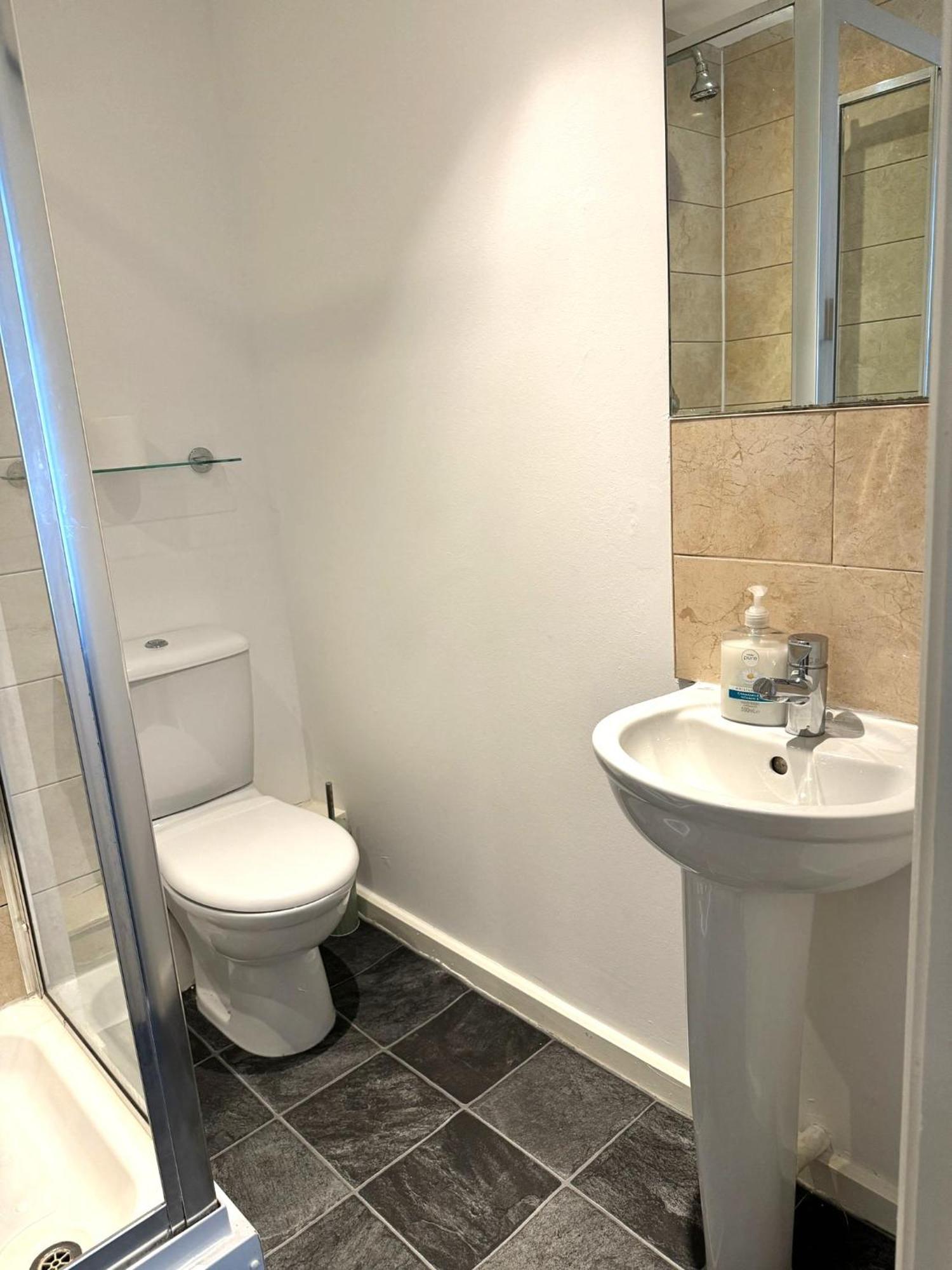 2 Bed Ensuite With Balcony And Free Onsite Secure Parking Manchester Exteriör bild